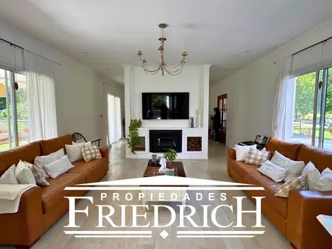 Casa 4 ambientes con 4 baños