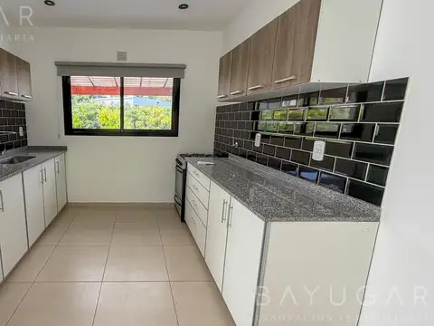 Venta / Casa - Barrio Privado Los  Robles - Apto Crédito