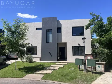 Venta / Casa - Barrio Privado Los  Robles - Apto Crédito