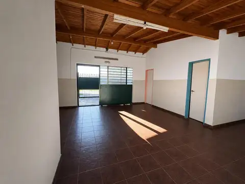 Casa 6 ambientes con 2 baños