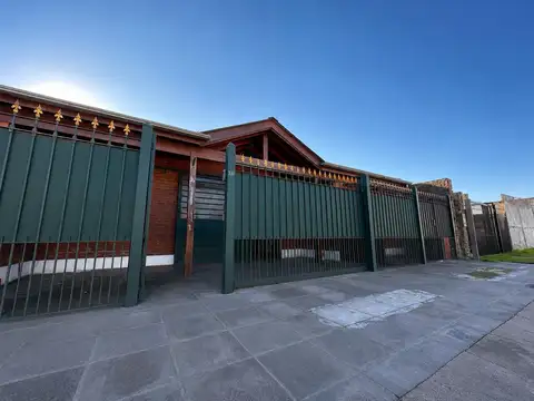 Venta de Local (Apto profesional: Consultorio, Jardin) en Manuel Alberti, Provincia de Buenos Aires.