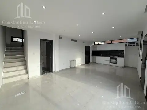 Depto Tipo Casa en Venta con 2 cocheras