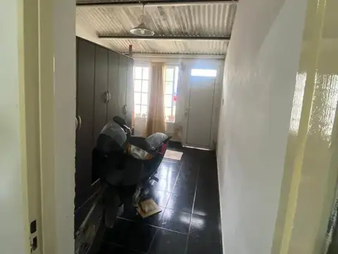 Casa 8 ambientes con 2 baños