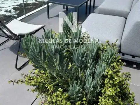 Vende apartamento Penthouse de 3 dormitorios con vista al mar en Punta del Este