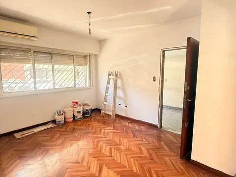 Vende Depto 2 Amb En Villa del Parque  Con Patio