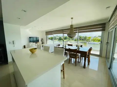 Departamento 3 ambientes con 3 baños