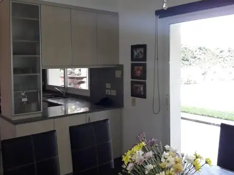 Casa 6 ambientes con 3 baños