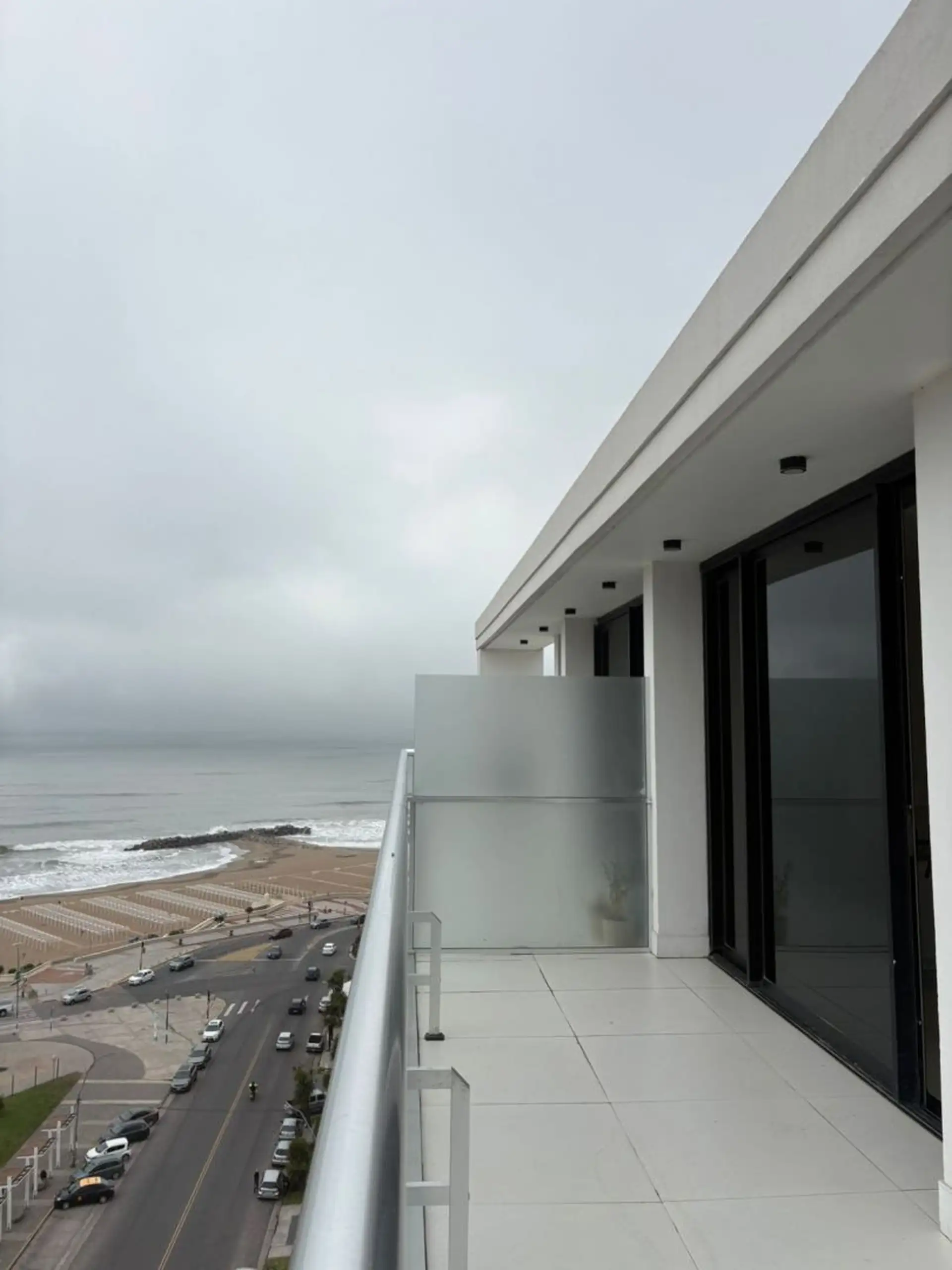 venta de 2 ambientes CON COCHERA Y BAULERA a la calle con vista plena al mar