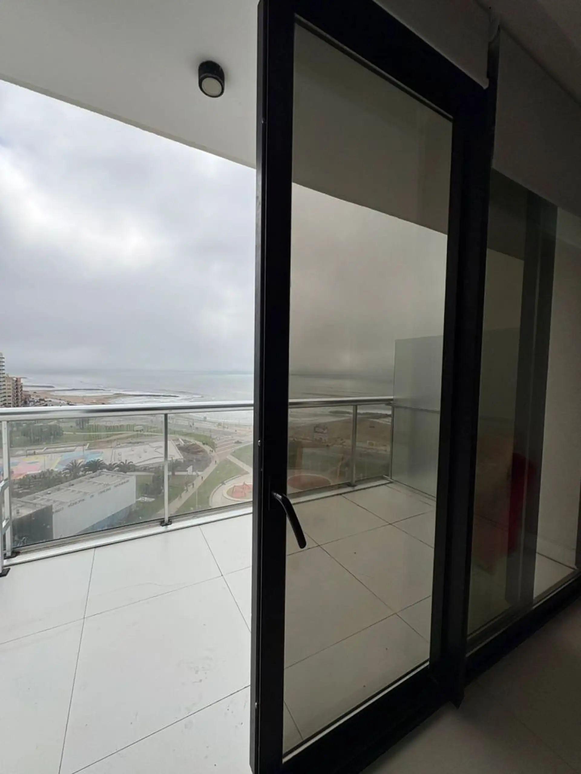 venta de 2 ambientes CON COCHERA Y BAULERA a la calle con vista plena al mar