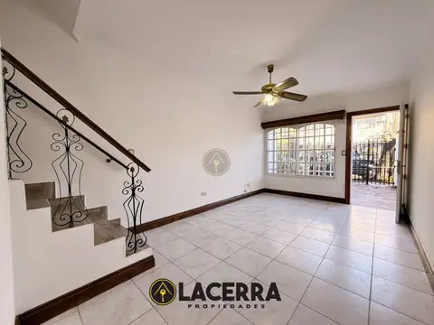 Triplex 3 ambientes con cochera y patio en ALQUILER