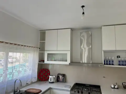 Casa dos plantas a estrenar en barrio Los Tilos