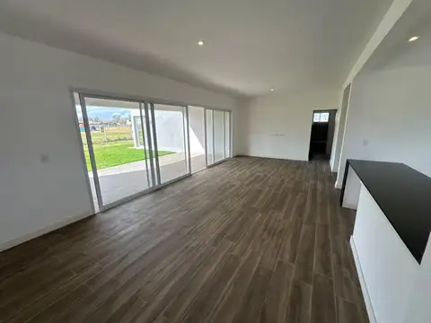 Casa en Venta en Pilar Del Este - Santa Sofia, USD 199.000