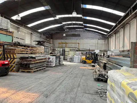Deposito salida a dos calle - 1300 m2 - berazategui