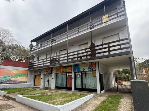 Avenida Fragata Sarmiento e/ Avenida Crucero 9 de Julio y Balizador Ushuaia