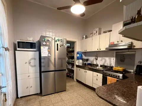 VENTA DE HERMOSA CASA DE 3 HABITACIONES CON PILETA Y COCHERA EN EL CENTRO DE VENADO TUERTO
