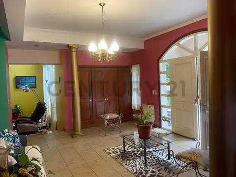 Casa en Venta con 4 cocheras