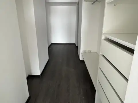 Av. Pte. Peron 1700, Piso 3