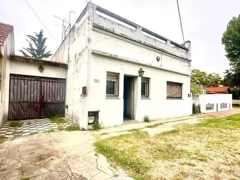 Casa de 3 dormitorios, patio y jardin - Esmeralda 1261