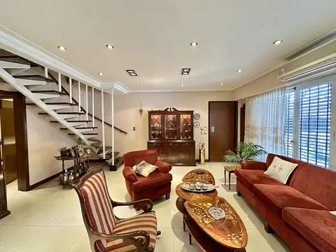 Casa 4 ambientes con 3 baños