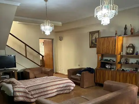 VERSALLES. GALLARDO 900. CASA 5 AMB. GARAGE 2 AUTOS 3 BAÑOS