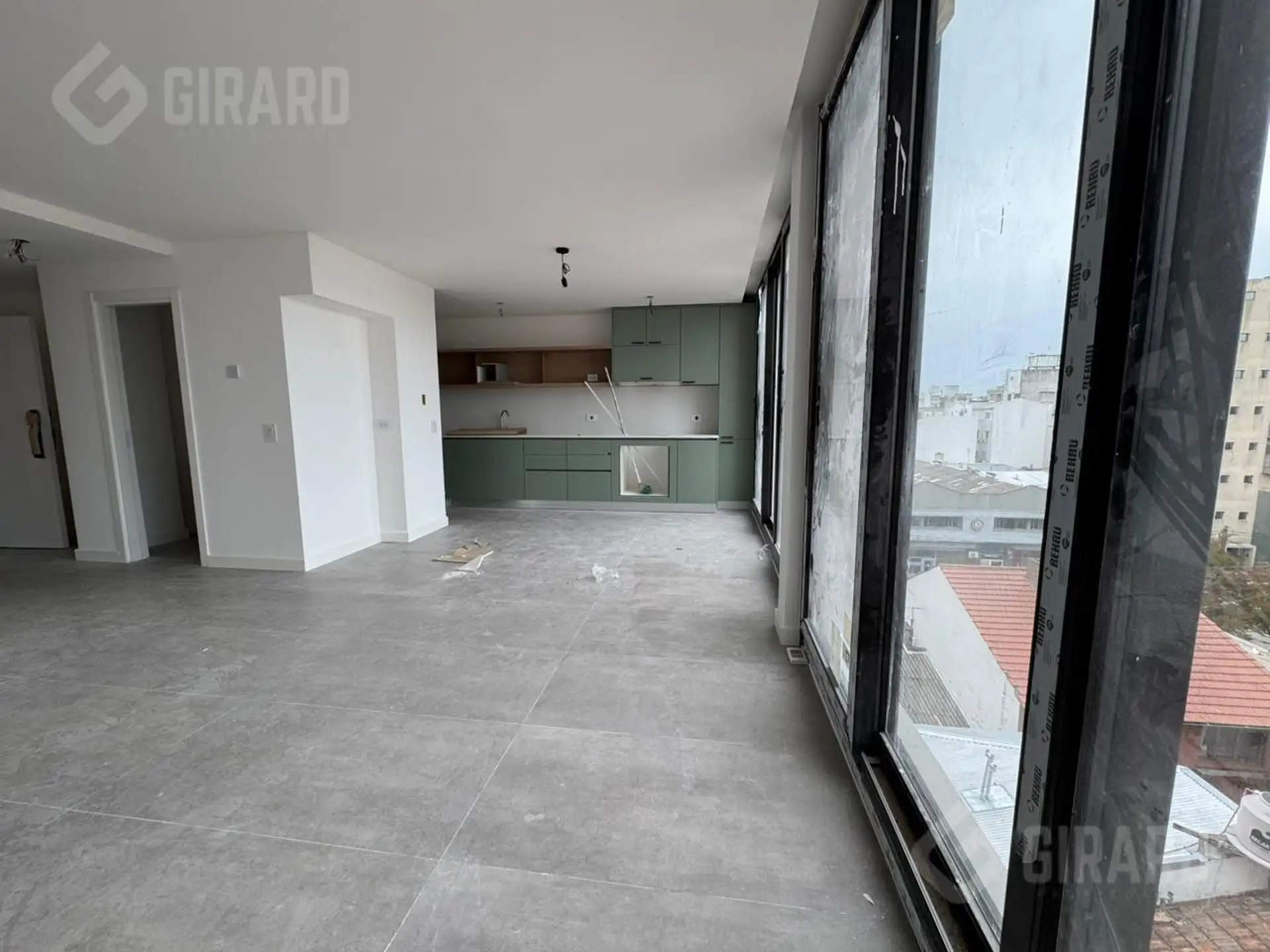Venta de duplex en departamento con terraza propia zona chauvin