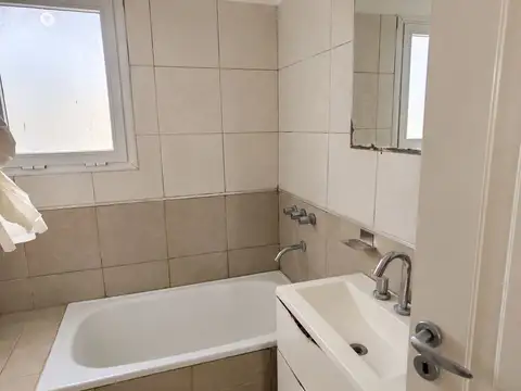 EN VENTA CASA 3 AMB BARRIO LOS ROBLES APTA CRÈDITO