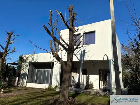 Casa en venta c/ cochera en La Cuesta