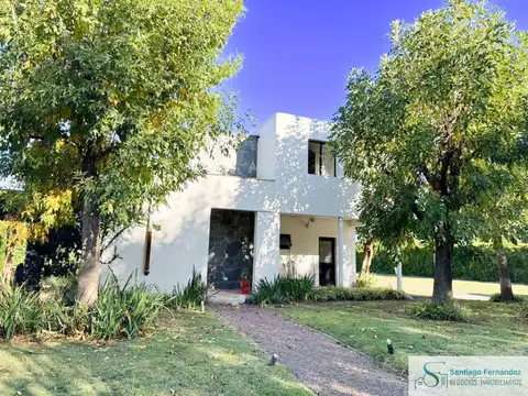 Casa en venta c/ cochera en La Cuesta