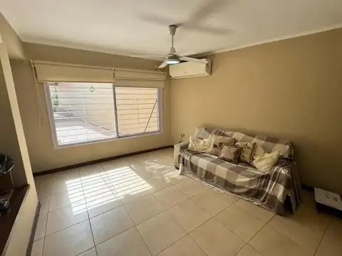 Casa 7 ambientes con 2 baños