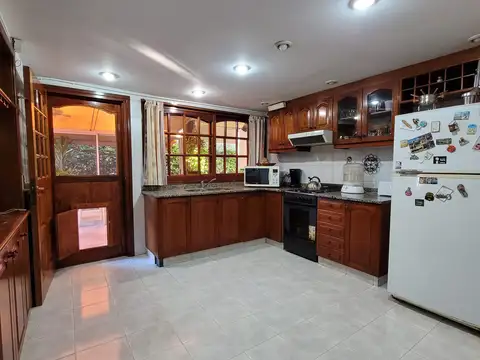 Casa en Venta con 4 cocheras