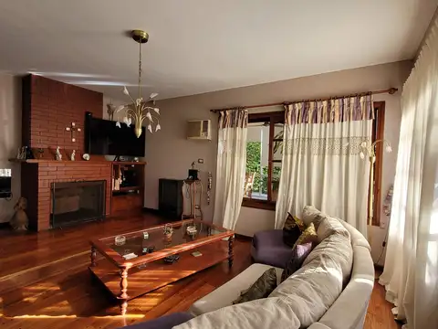 Casa 6 ambientes con 3 baños
