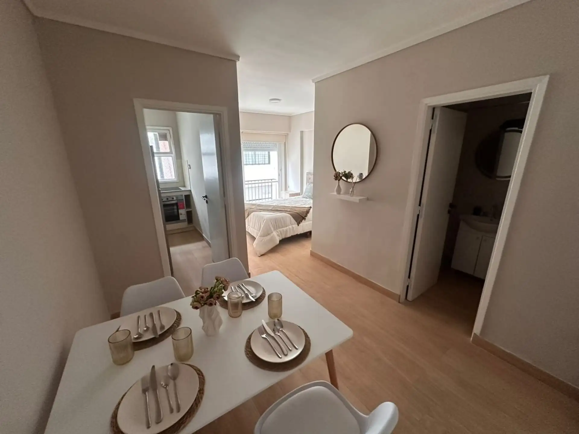 Depto 1 ambiente y medio, 28m² con balcón — Plaza Mitre