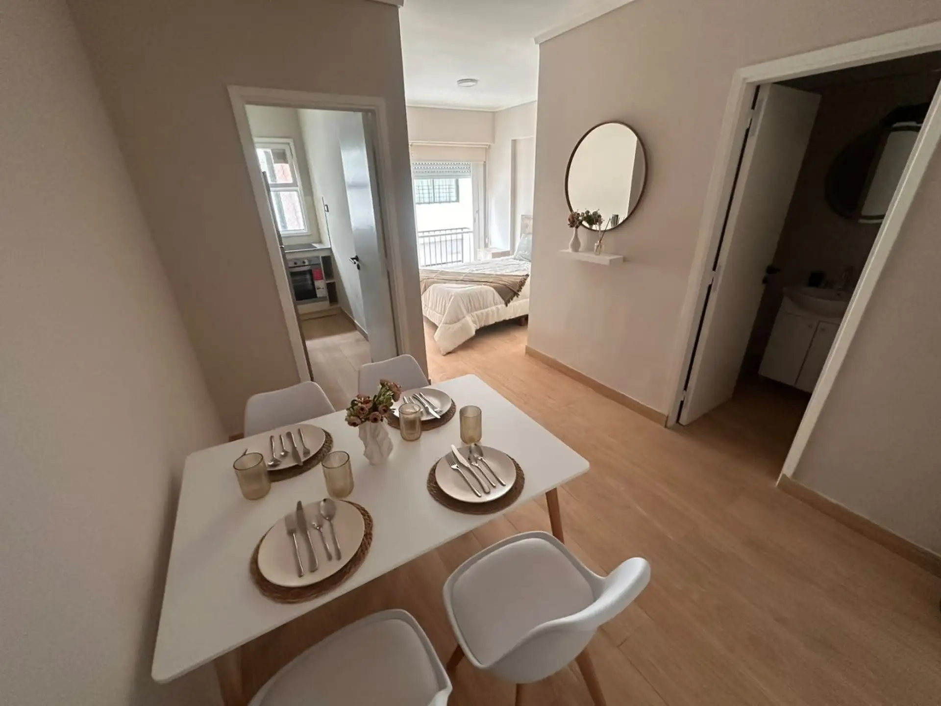 Depto 1 ambiente y medio, 28m² con balcón — Plaza Mitre
