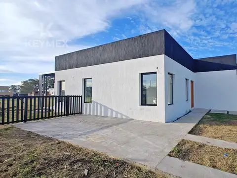 Venta Casa Santa Sofía - 3 dormitorios- Pilar del Este
