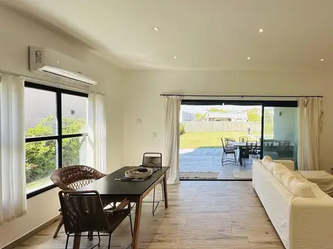 Casa en Venta en Pilar del Este - Santa Elena, USD 205.000