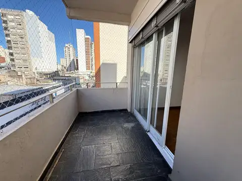 Departamento en alquiler de 4 ambientes con cochera cubierta