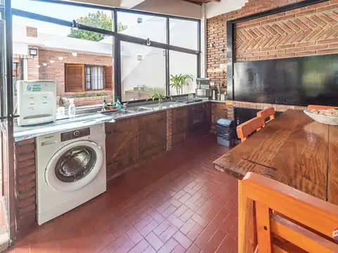 Casa 5 ambientes venta Ramos Mejia con jardin