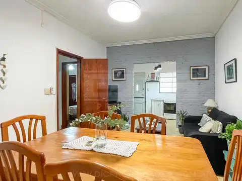 Casa 4 ambientes con 2 baños