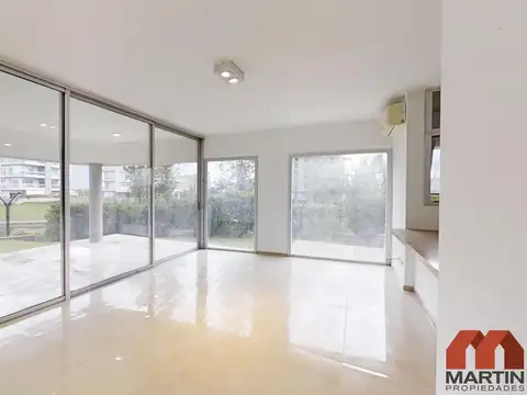 Marinas del Canal, 3 ambientes dormitorio en suite, 2 cocheras, baulera y jardín con vista al rio