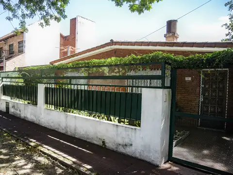 HERMOSA CASA CON COCHERA