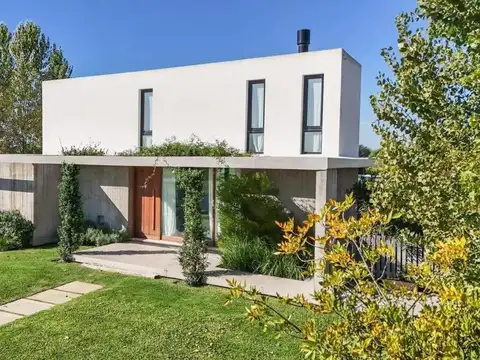 Excelente casa en alquiler a la laguna area 1 San Sebastian