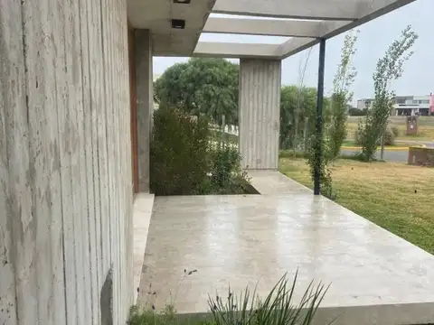 Casa en Alquiler de 3 dormitorios