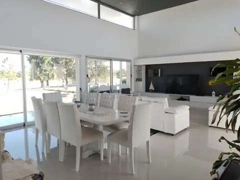 Casa en Alquiler al Este