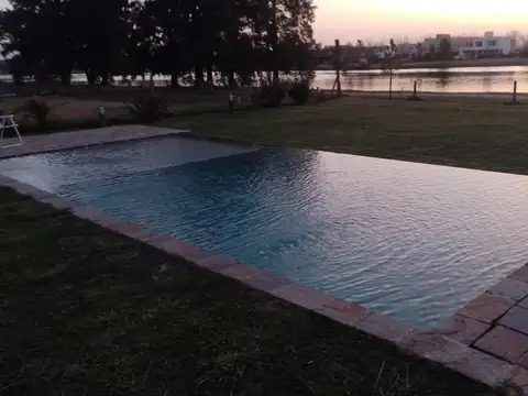 Casa en Alquiler en Puerto Roldan, USD 3.500