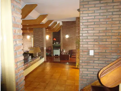 Casa 5 ambientes con 6 baños