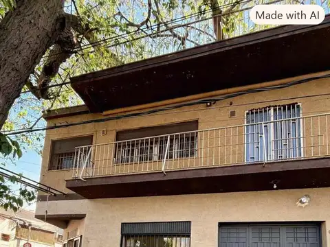 Casa 8 ambientes con 2 baños