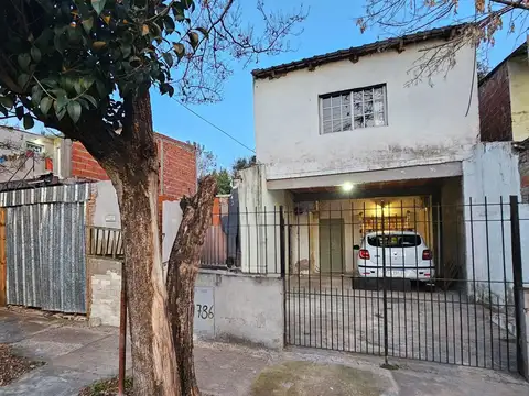 VENTA CASA 3 AMB 2 PLANTAS MORENO SUR RETASADA