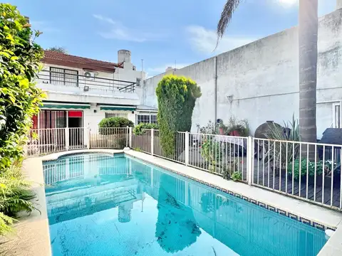 Venta chalet en villa devoto 6amb 4bños piscina y coch.