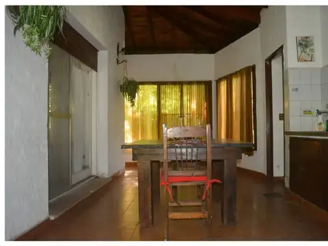 Casa 4 ambientes con 2 baños