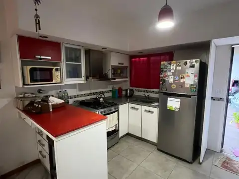 Casa en venta - Haedo - 2 dormitorios con baños privadoS